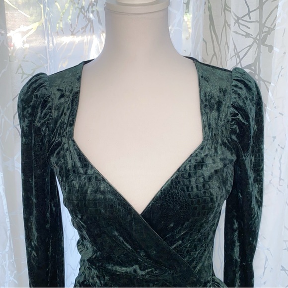 SAYLOR GREEN VELVET LONG SLEEVE DRAPE MINI DRESS - Picture 3 of 9